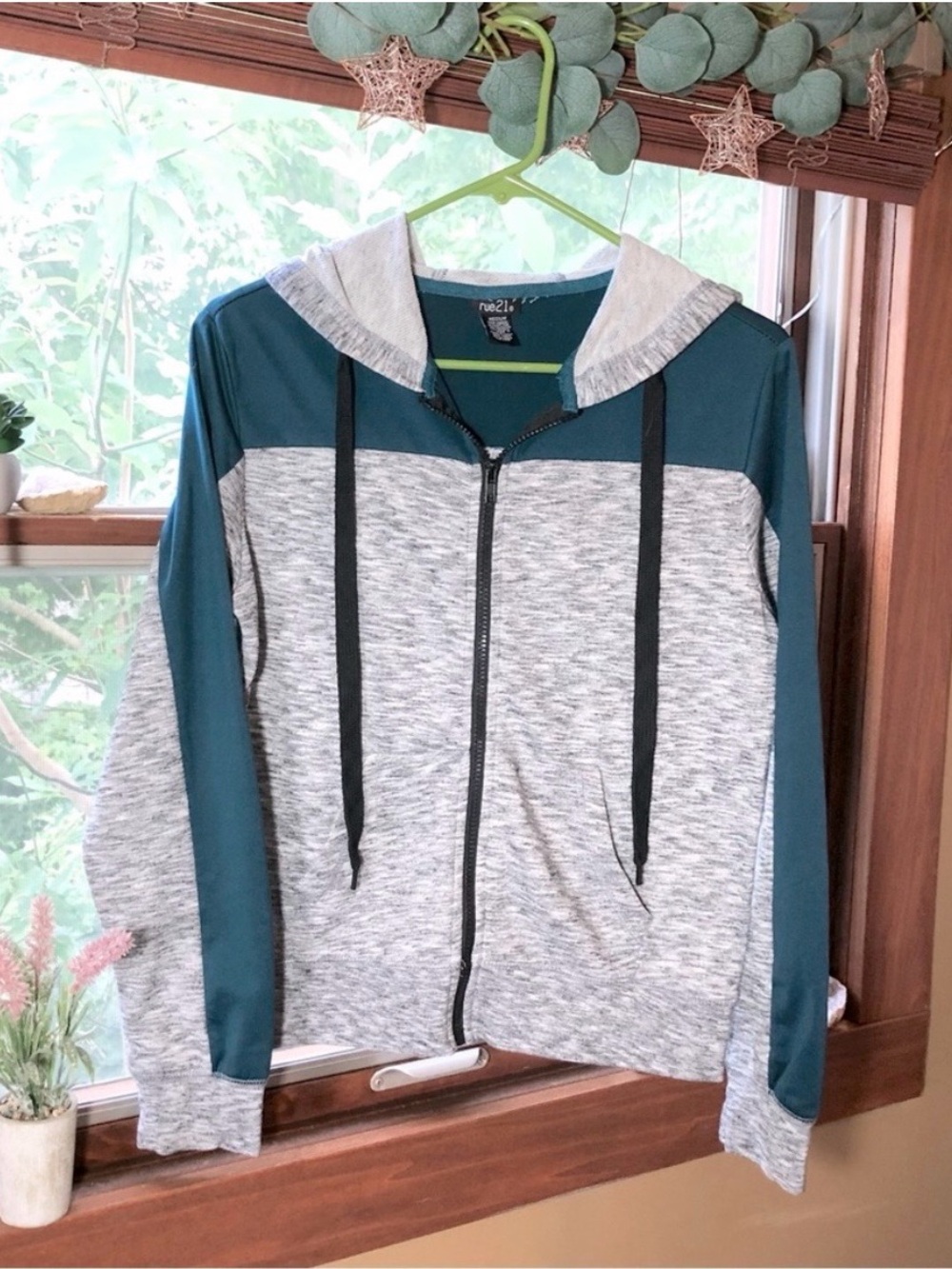 Rue 21 Gray Green Zip Up Hoodie Sweatshirt Womens Size Medium Retro Sporty Fall